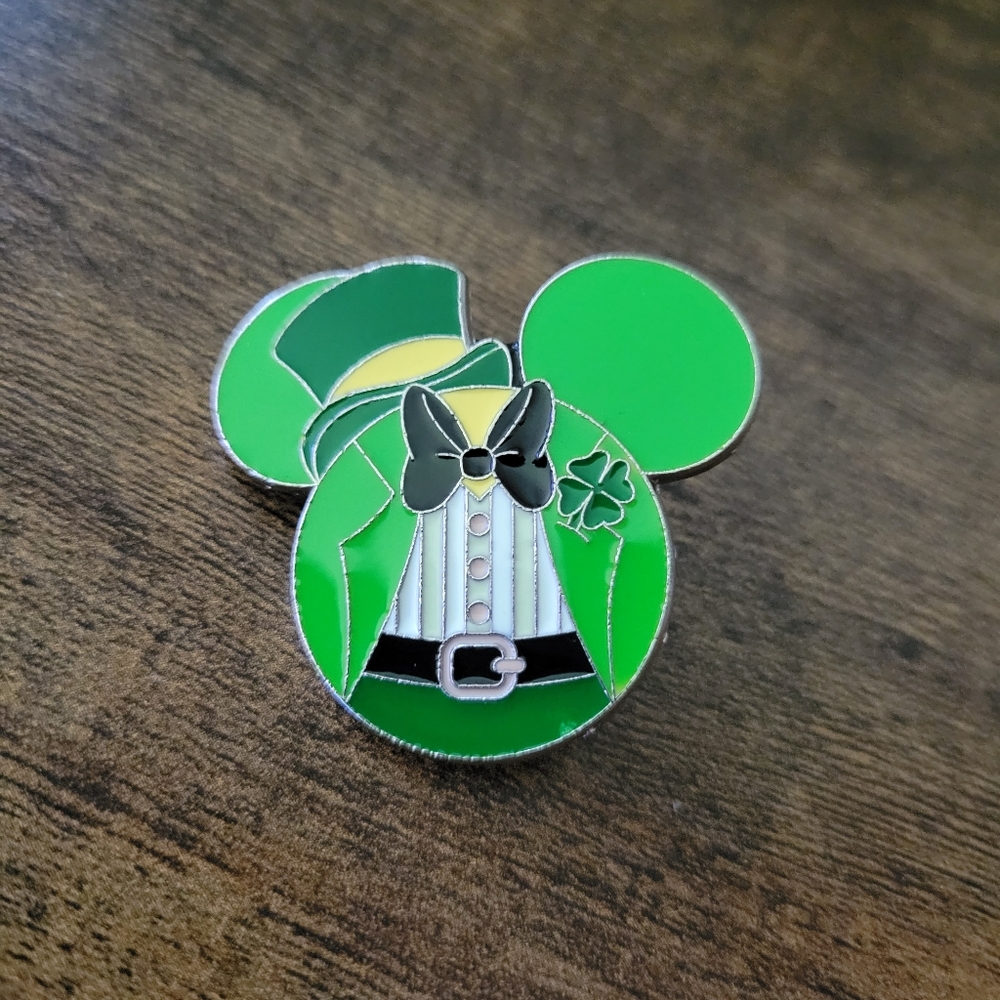 3/$20 - 4/$25 - 5/$30 - Disney Pin - Leprechaun Mickey Icon (Large Size)